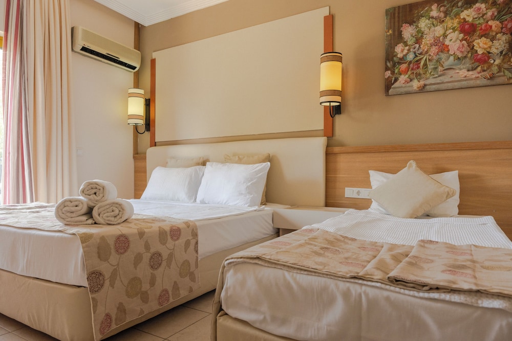 غرفة قياسية بسرير كوين وسرير فردي بإطلالة على الحديقة، Belpoint Beach Hotel 4/10