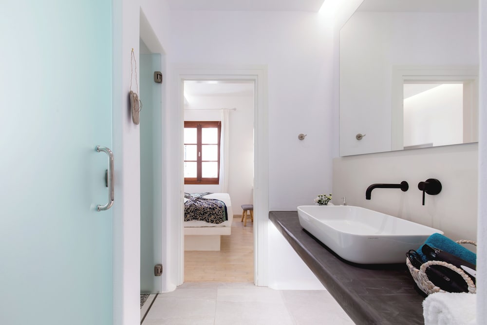 Arco Naxos Luxury Apartments 72/76