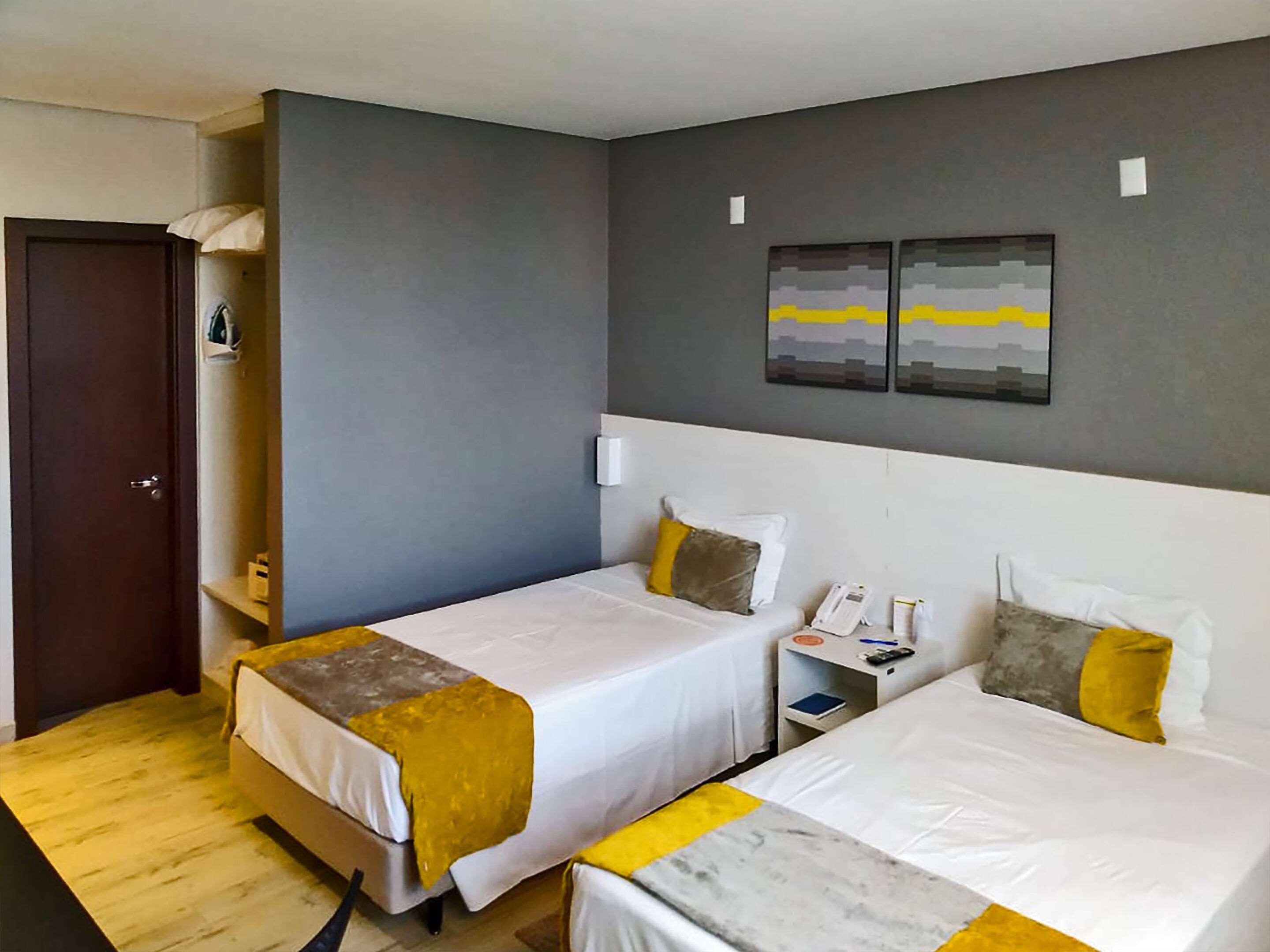 Upgrade, Twin Beds