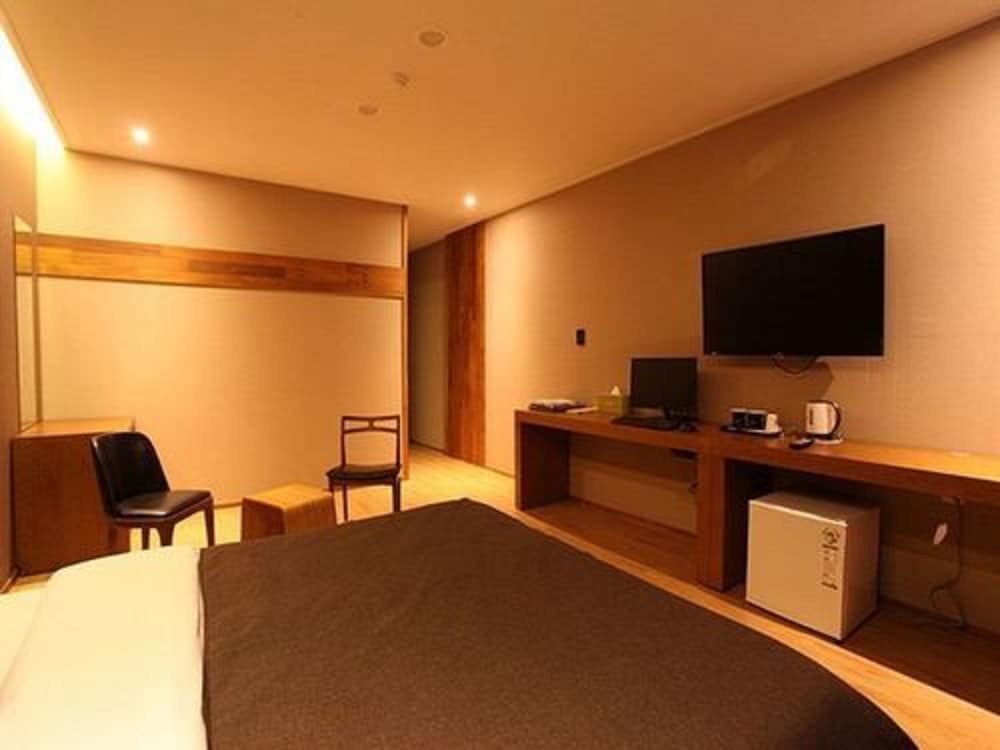 Hotel Rich 19/25