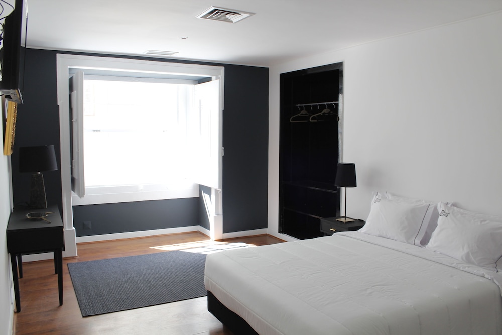 suite, private bathroom