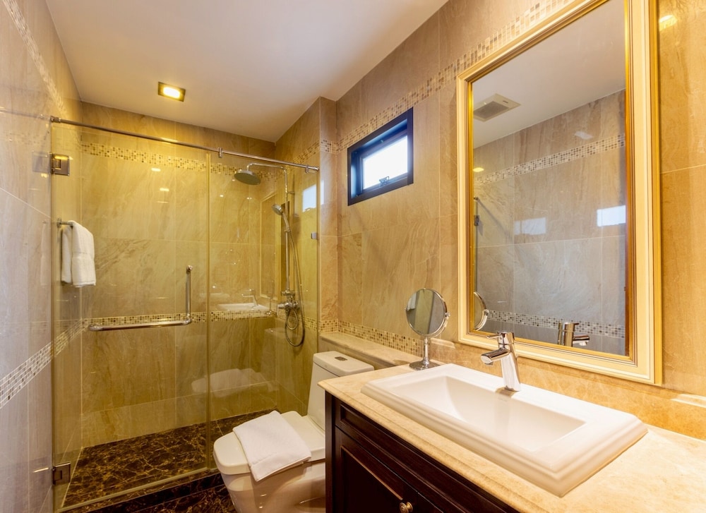 CHIVA BANGKOK HOTEL 53/58