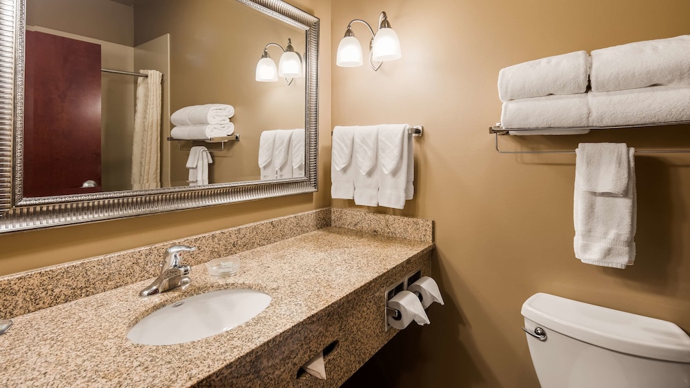 Best Western Golden Prairie Inn & Suites 8/38