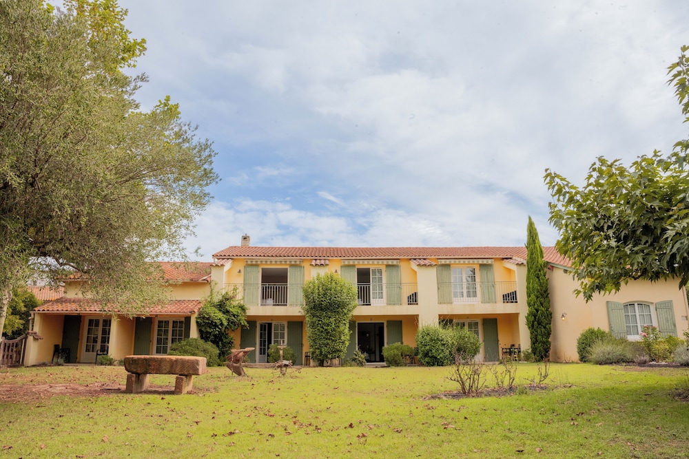 HOTEL DES GRANGES 2/47