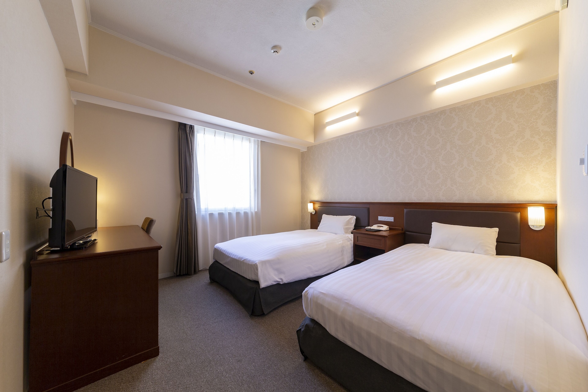 ECONOMY, TWIN BEDS, SMOKING