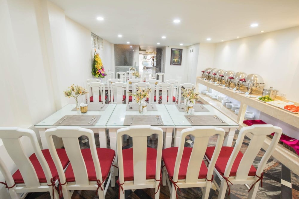 Riverside Boutique Hotel 23/28