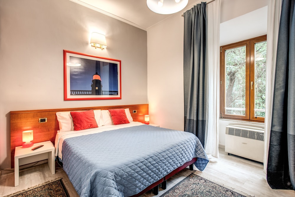 ROOM, DOUBLE BED