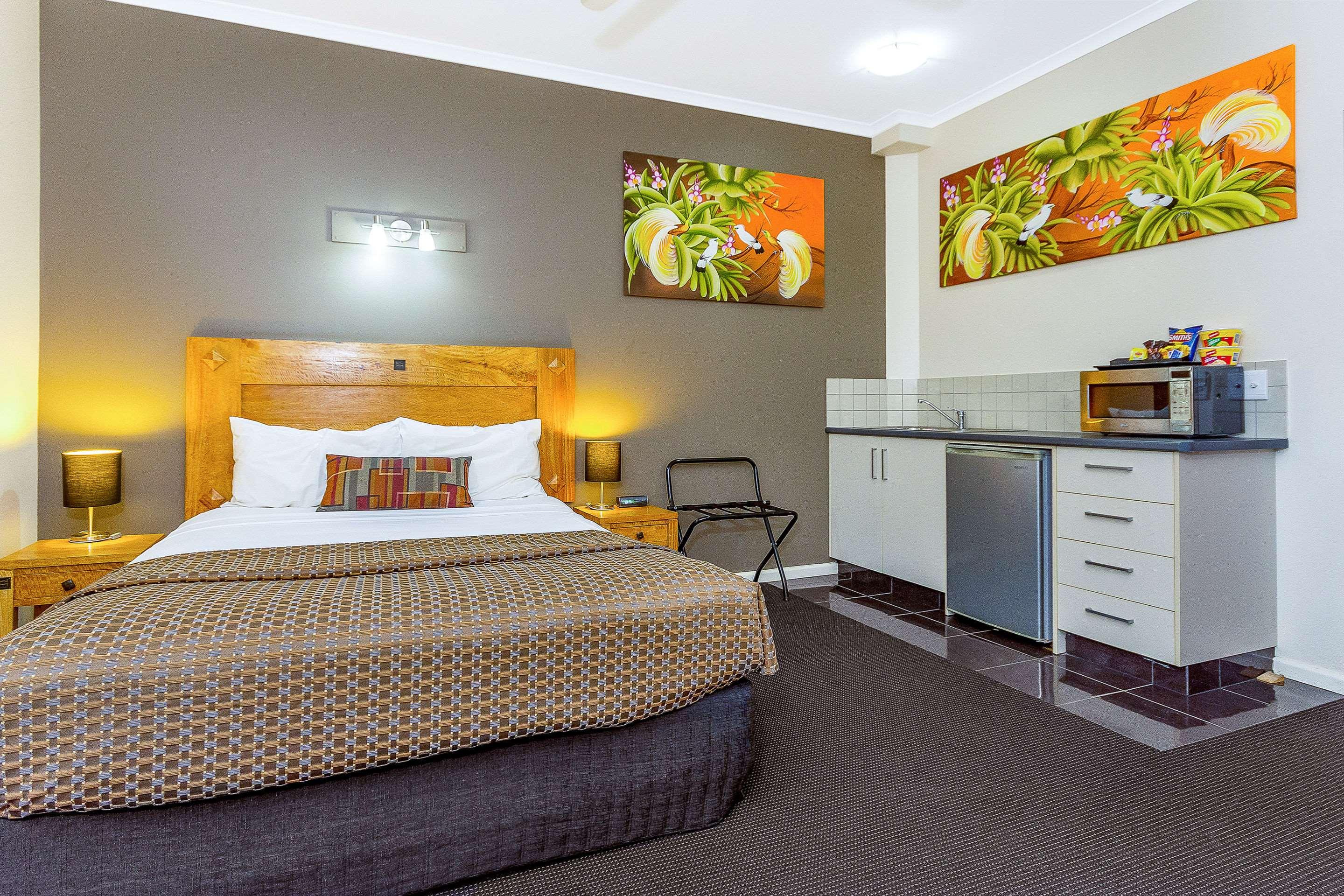 UPGRADE, QUEEN BED