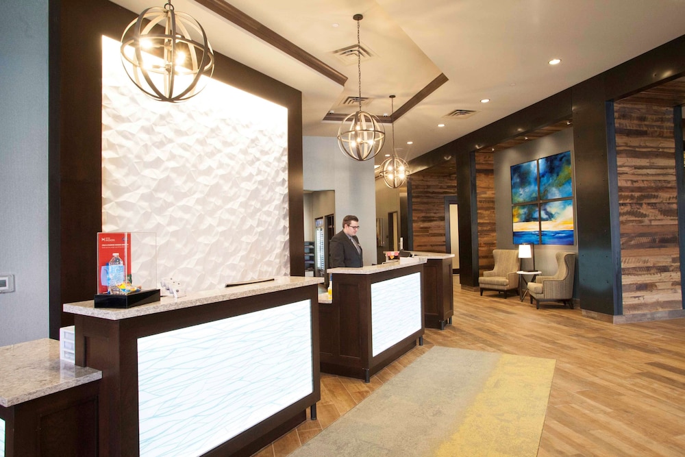 Hampton Inn Suites St Paul Downtown 4/70
