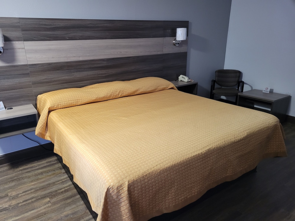 ROOM, KING BED