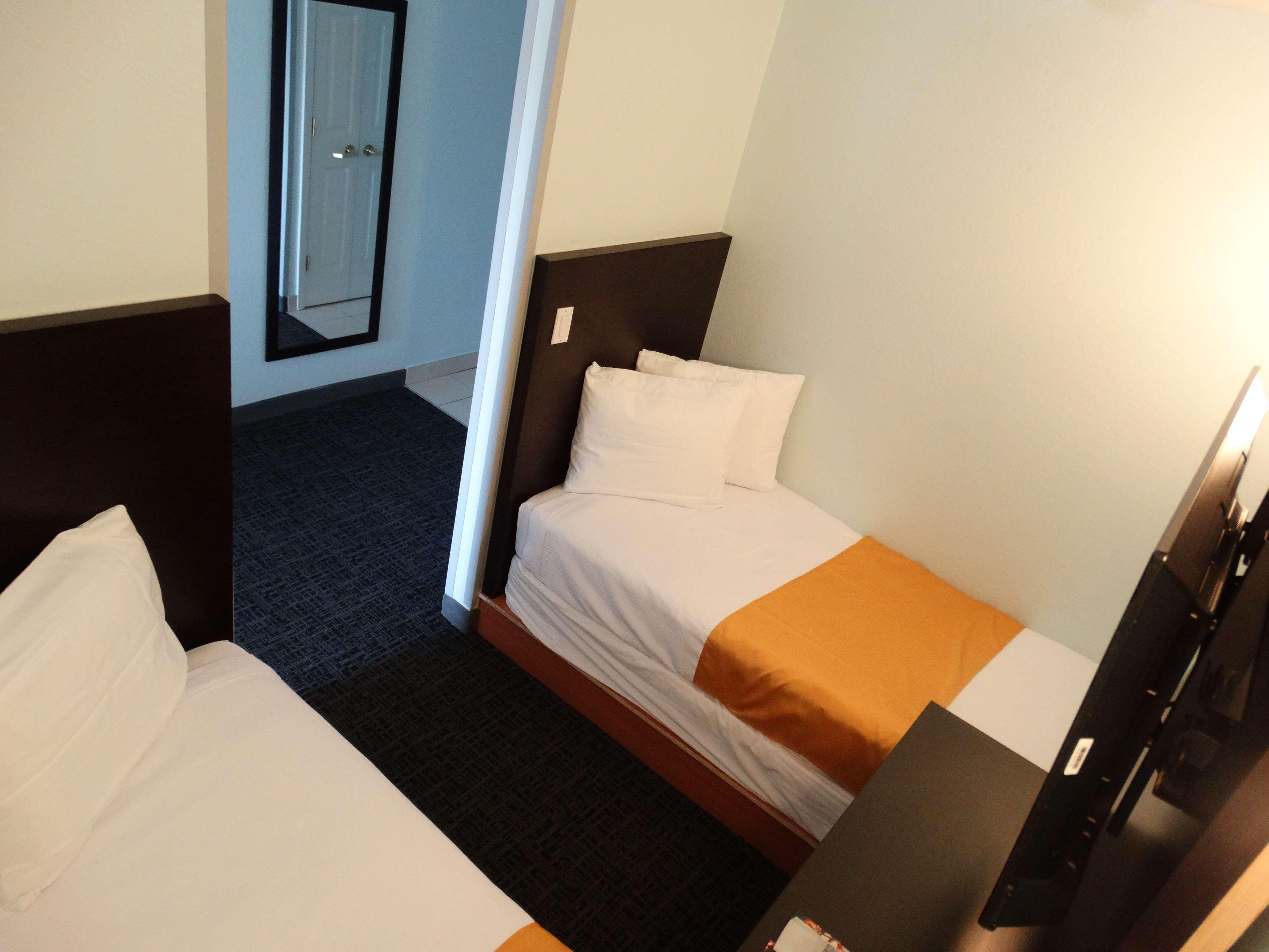 Room at Best Western Plus Orlando Lake Buena Vista South Inn & Suites, KISSIMMEE - FL