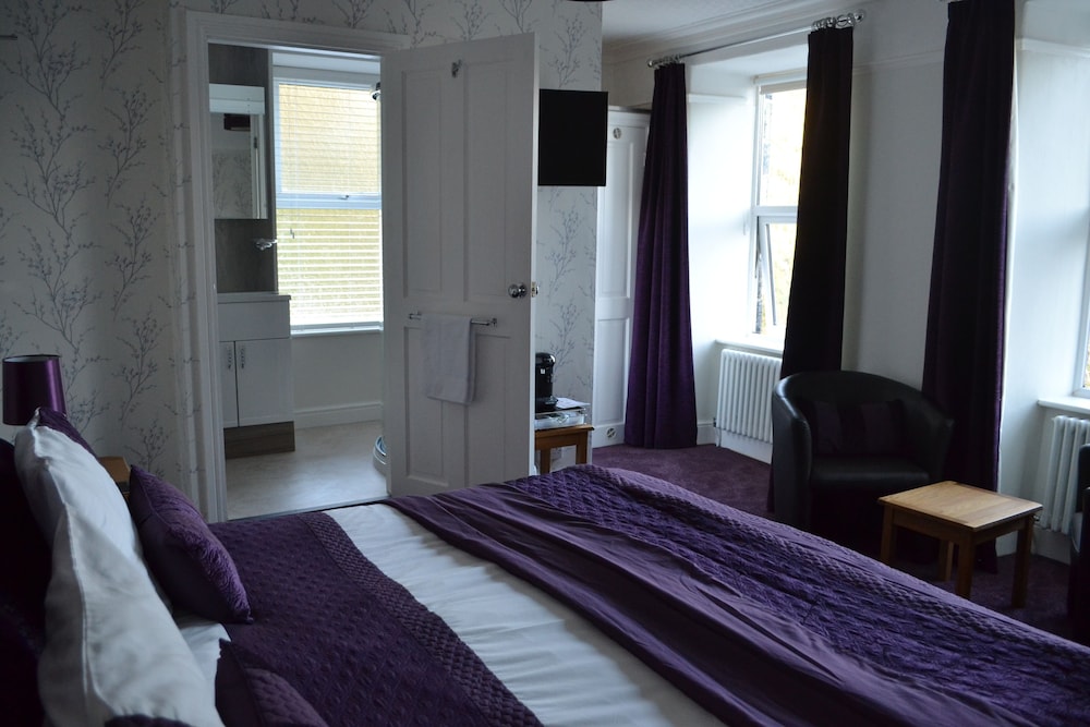 COED-Y-FRON GUEST HOUSE 10/30