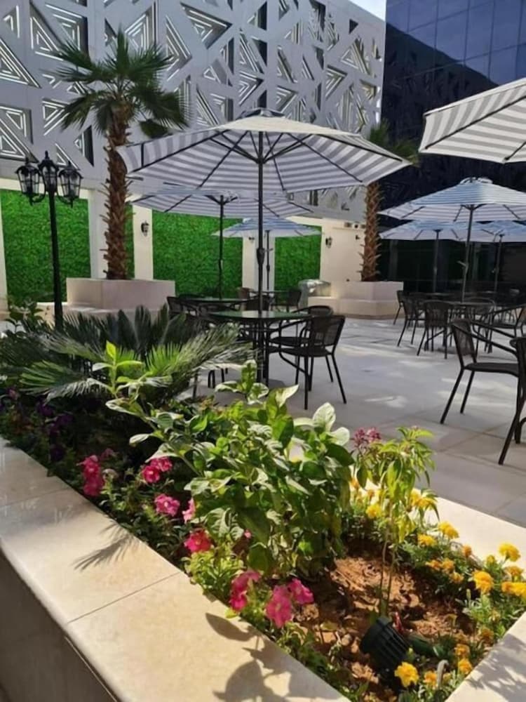 فندق سروات بارك الرياض(Sarwat Park Hotel Riyadh) 17/18