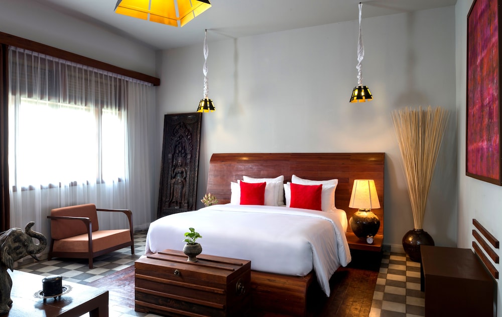 DELUXE, DOUBLE BED
