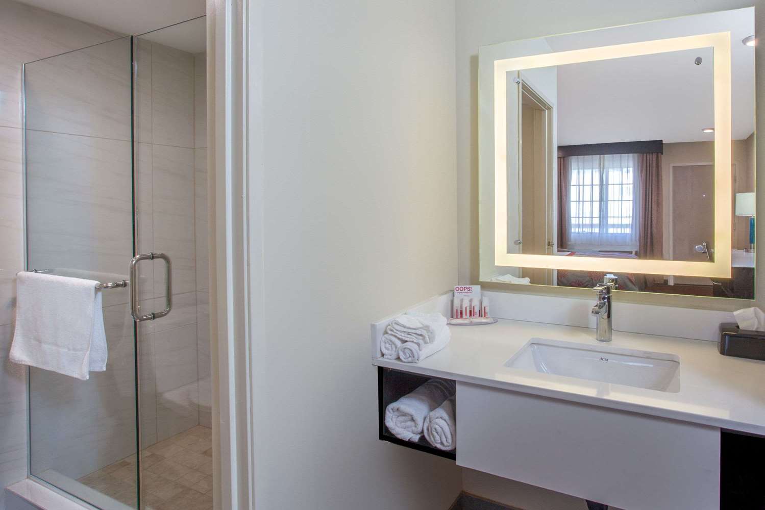 Ramada By Wyndham Culver City 48/49