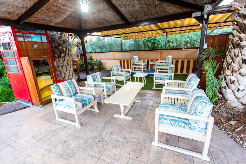 Fitos Inn Guest House 7/50