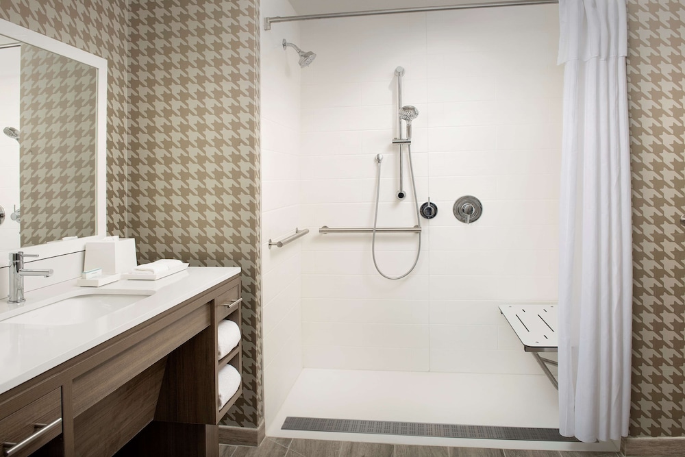 Home2 Suites by Hilton Fort Myers Airport 11/42