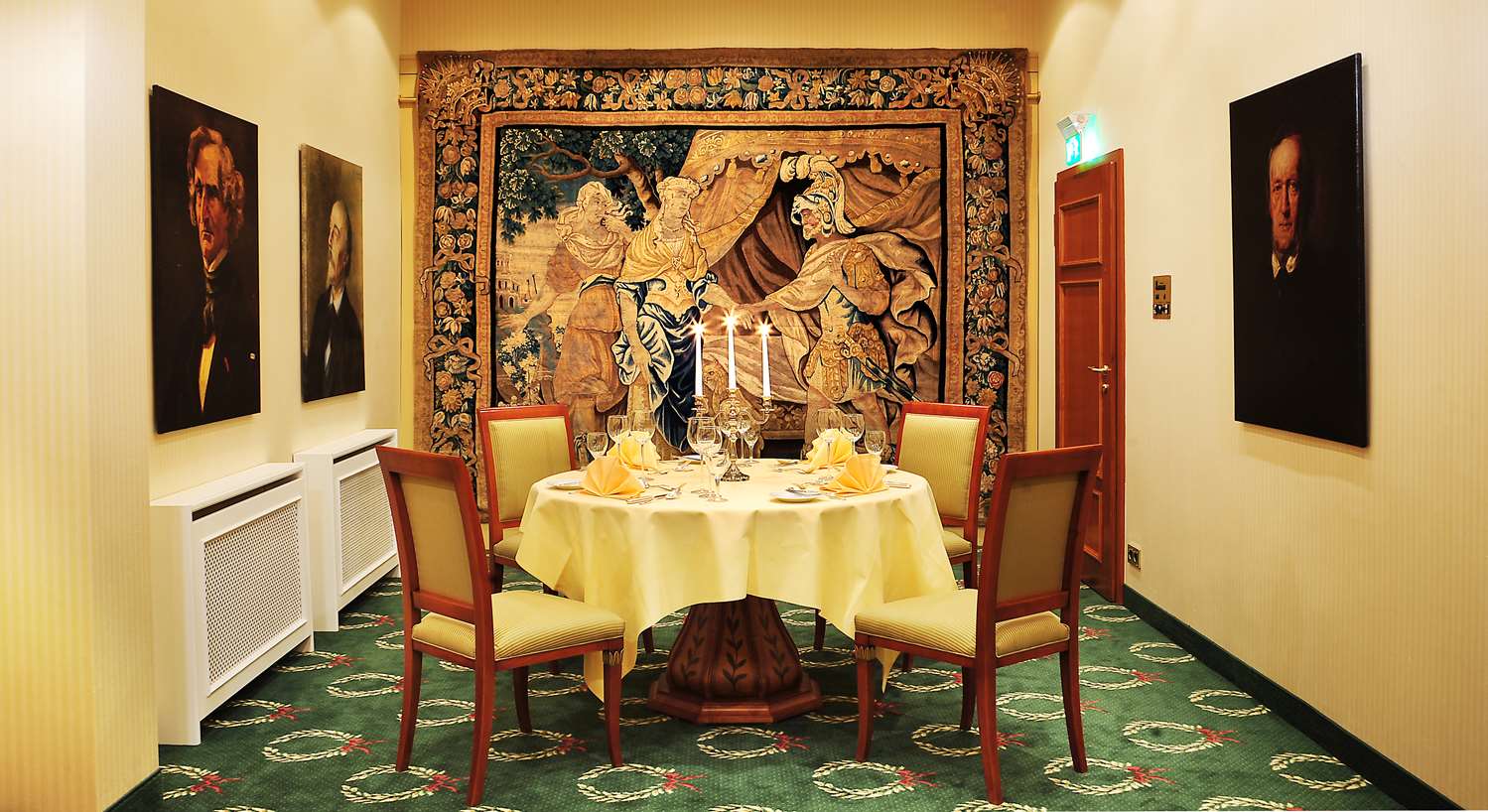 Best Western Premier Grand Hotel Russischer Hof 54/67