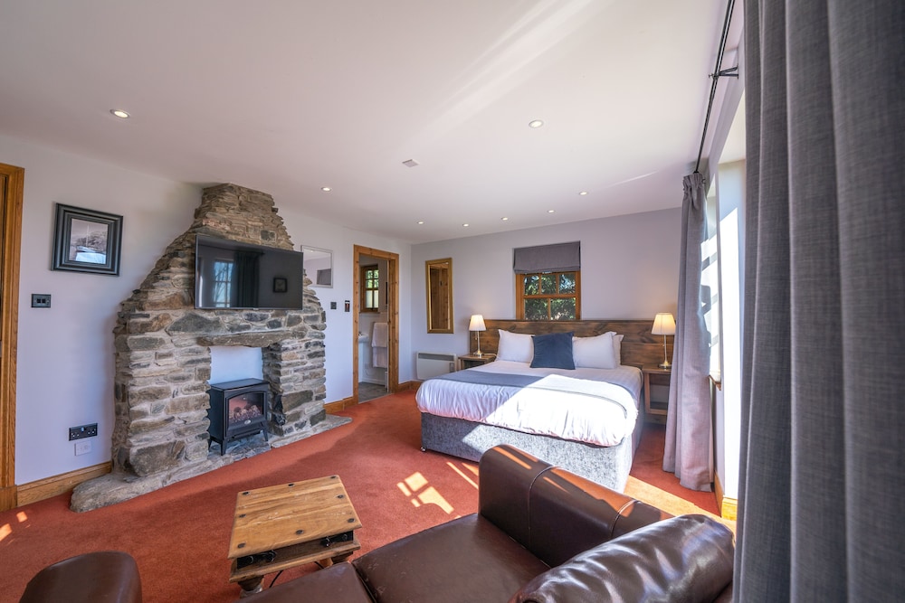 DELUXE, DOUBLE BED