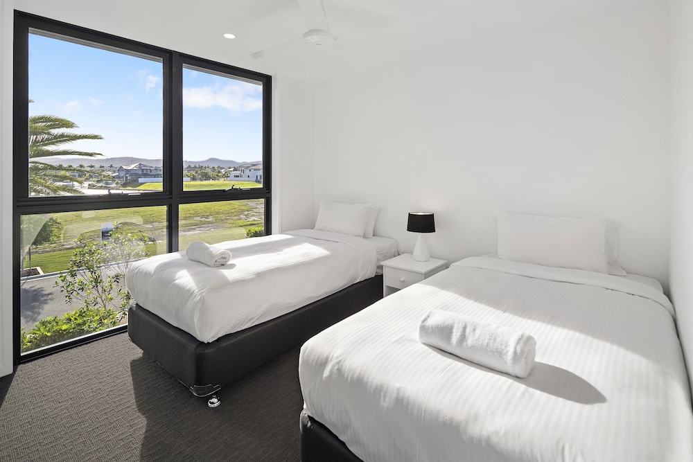 3 Bedrooms, Town House, 2 Queen and Twin Beds