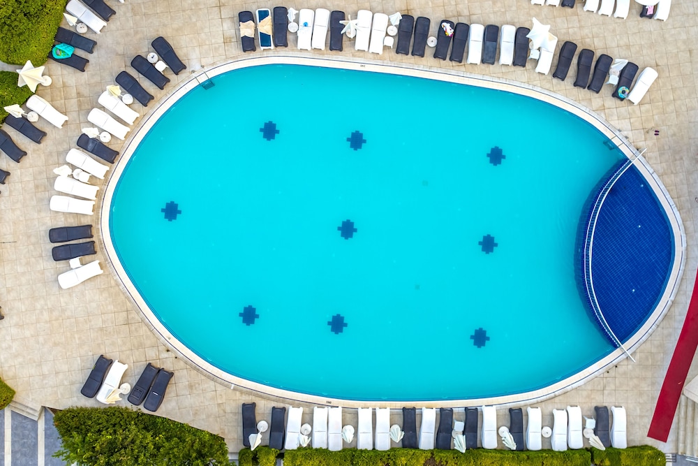 Caprice Beach Hotel 10/67