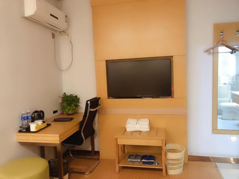 GreenTree Inn Xinyang Gushi County Liaocheng Avenue 15/18