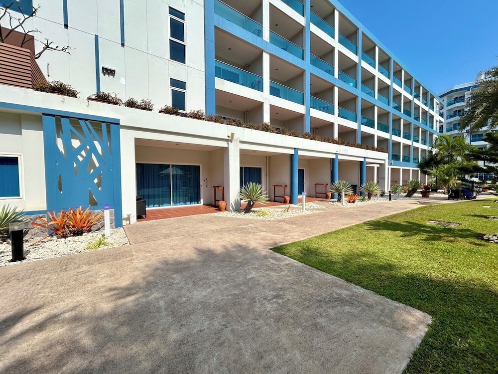 Grandblue Resort 64/70