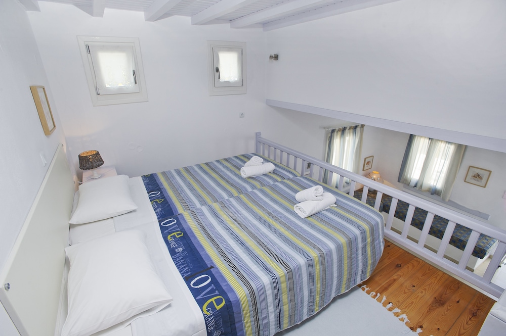 SUPERIOR, STUDIO, SEA VIEW