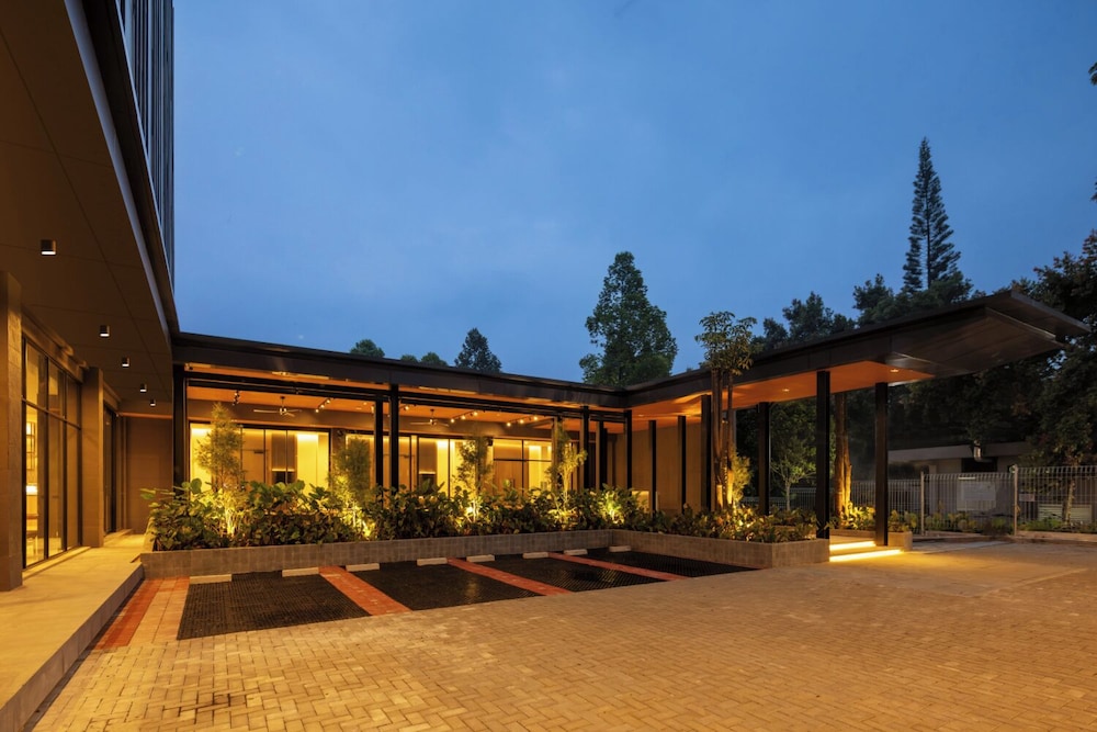 Hotel Neo Kota Baru Parahyangan 13/88