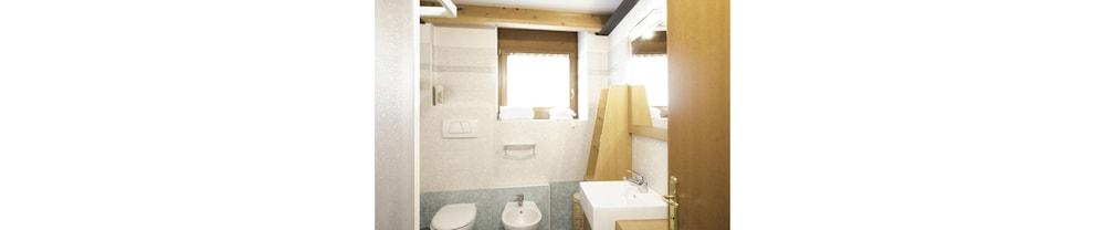 ROOM, SINGLE