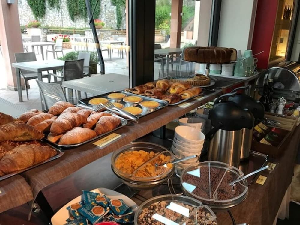 MERIDIANA COUNTRY HOTEL 13/41