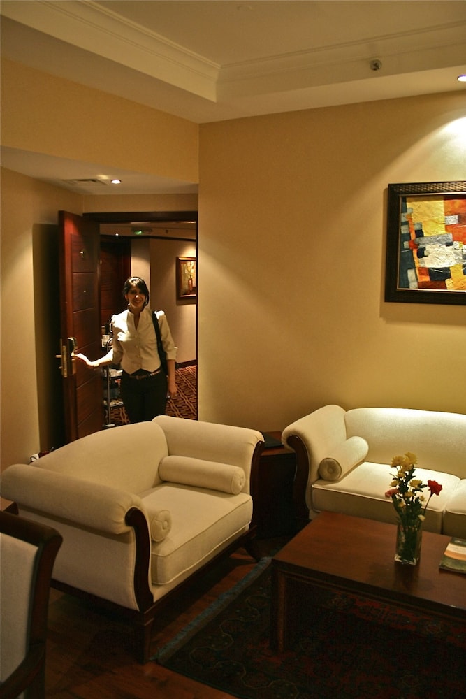 Trianon Hotel 22/63