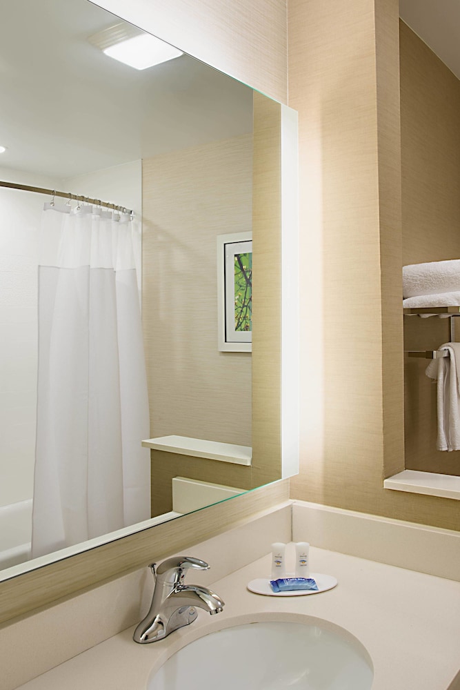 FAIRFIELD INN & SUITES DALLAS WEST/I-30 10/27