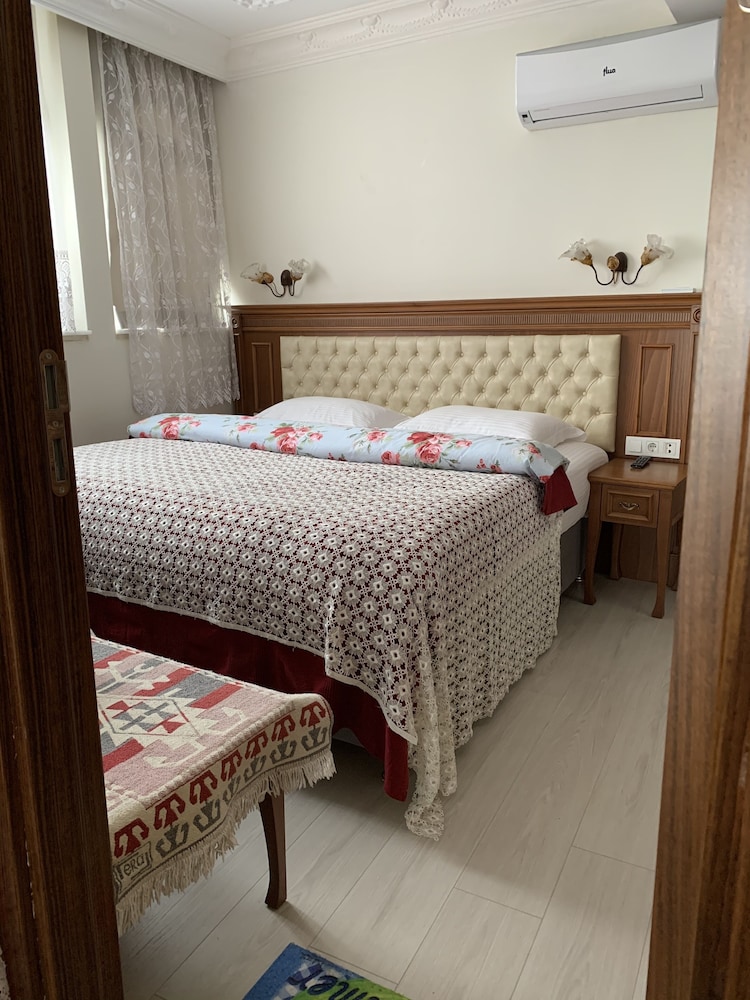 Ada Hotel 21/77