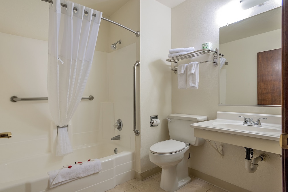Super 8 by Wyndham Colorado Springs/Chestnut Street 21/29