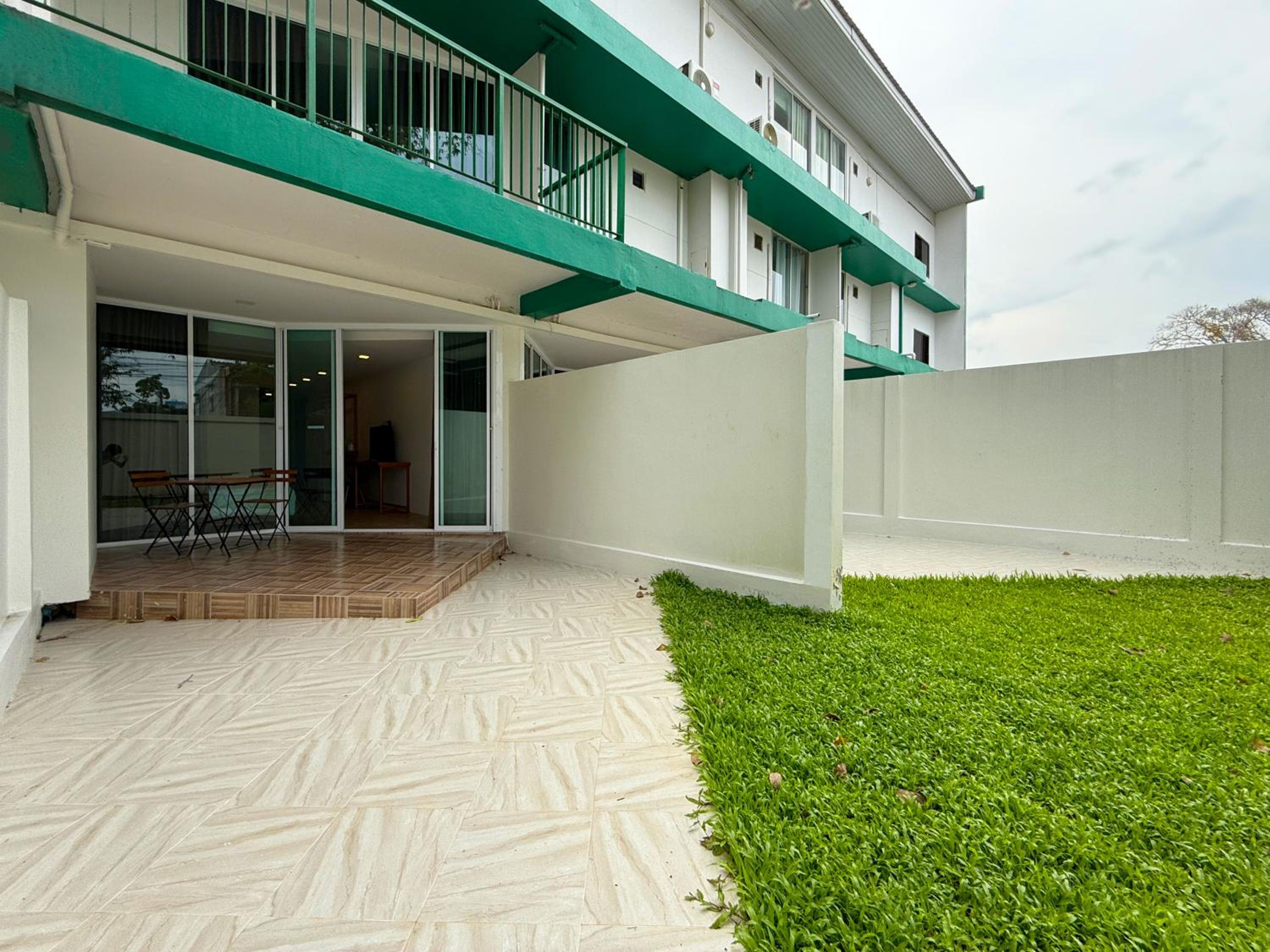 Plernpetch Hotel 14/16