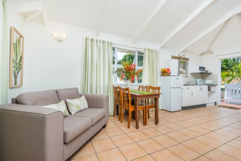 THE COOKS OASIS HOLIDAY VILLAS 33/50