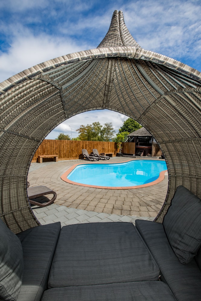 swimming pool spa