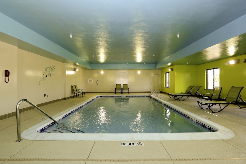 Holiday Inn Express Hotel Suites Marion Northeast 7/43
