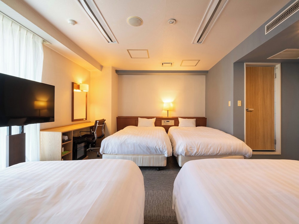 ROOM, QUADRUPLE