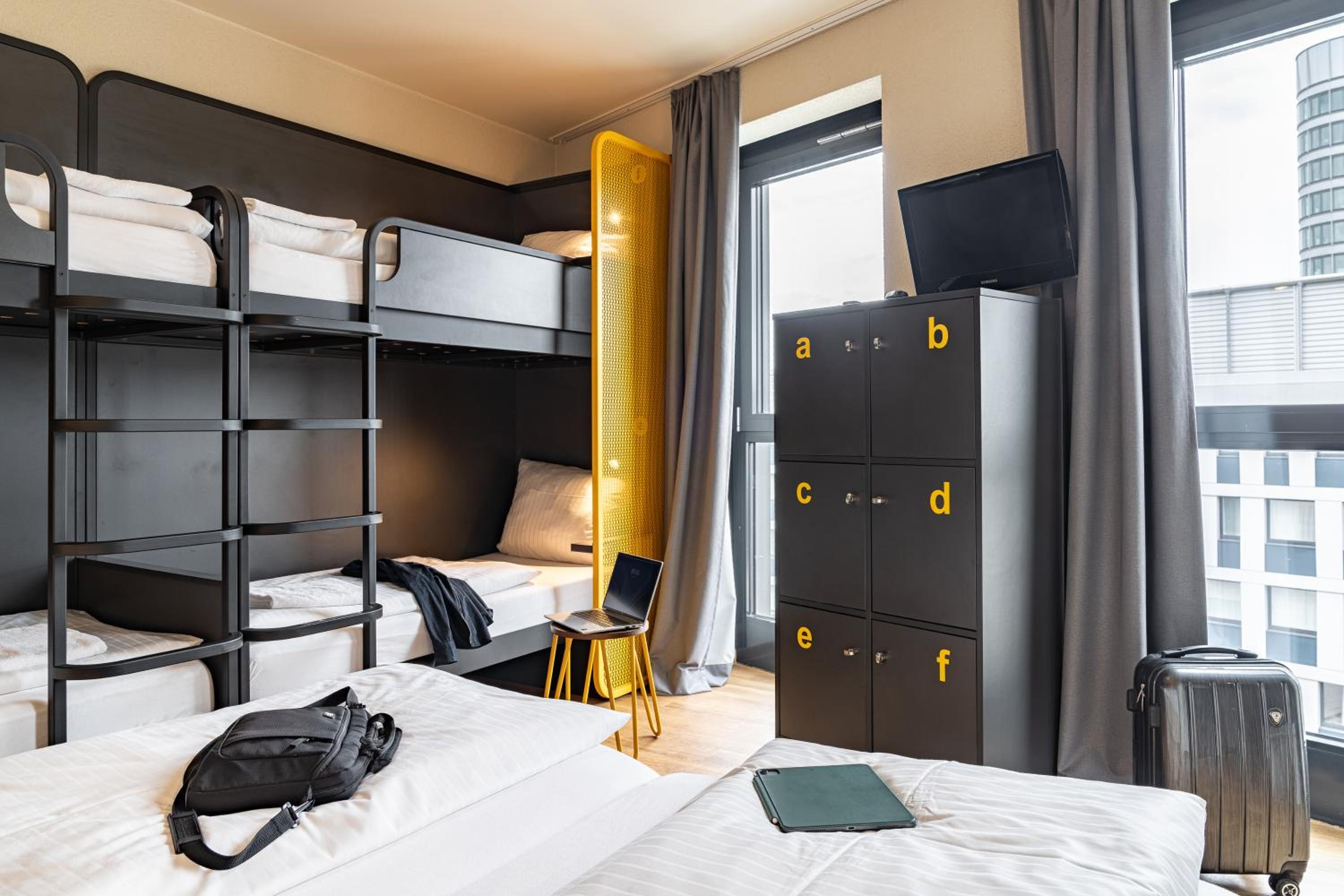Mixed Dorm, 6 Beds, Meininger Hotel Frankfurt Main Airport 2/2