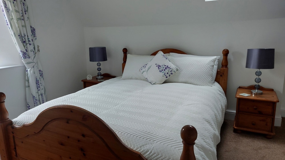 Ashleigh House 24/47
