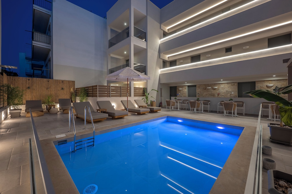 Sandy Seaside Suites 45/66