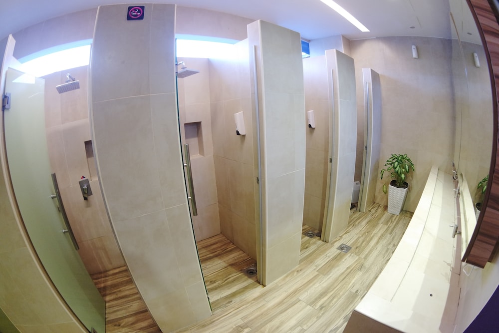 HereHotel.com 23/38