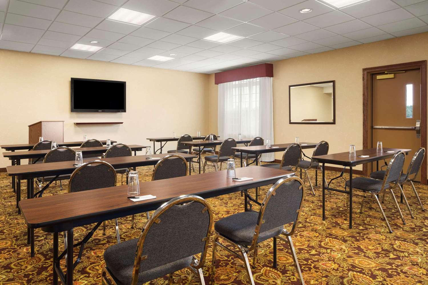 Country Inn & Suites By Radisson, Bowling Green, KY 10/12