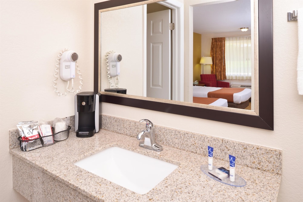 Americas Best Value Inn-Plattsburgh 10/40