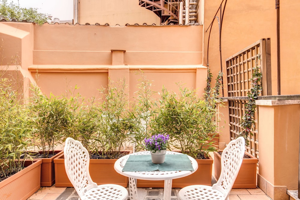 Charme Spagna Boutique Hotel 64/77
