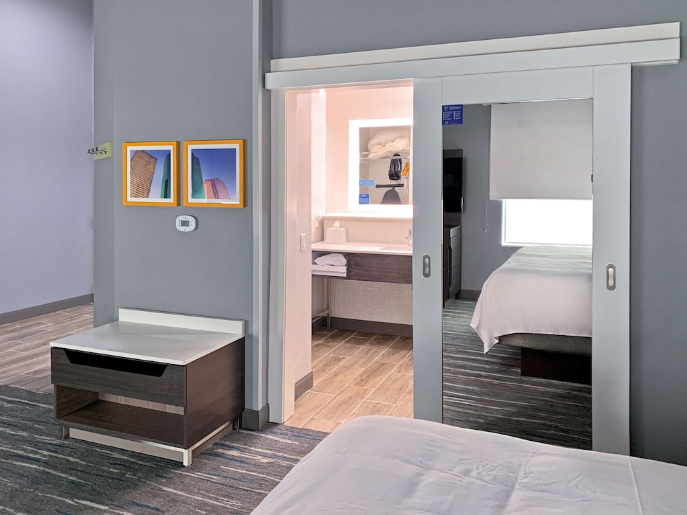 Hampton Inn and Suites Houston East Beltway 8 18/58