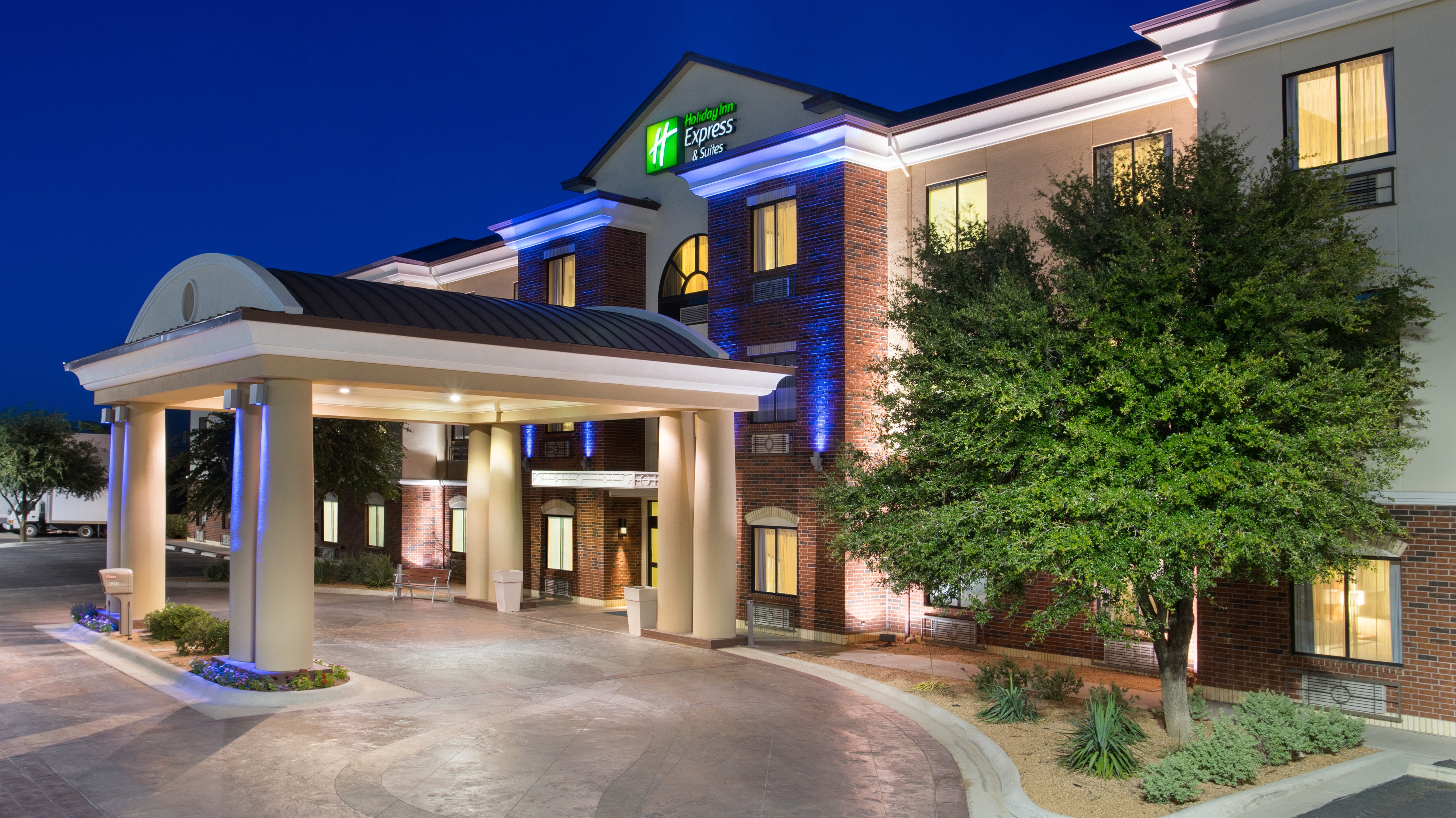 Holiday Inn Express Hotel And Suites Midland Loop 250 8/71