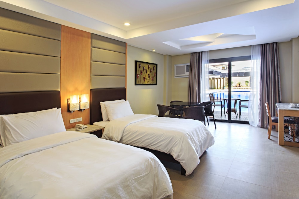 Cebu Westown Lagoon - South Wing 27/57